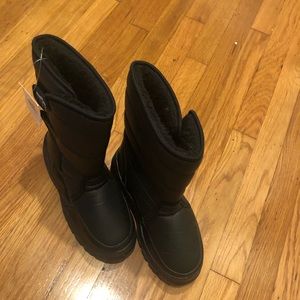 Snow boots